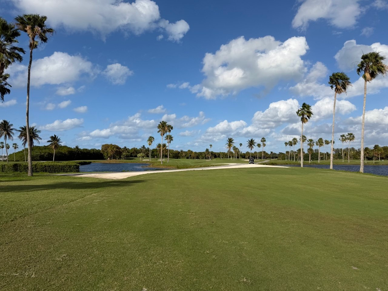 Fairway between two lakes